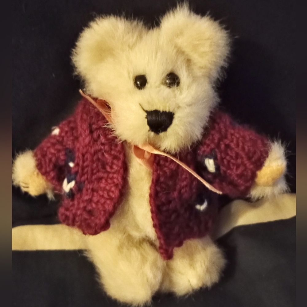 Baldwin Boyd's Bear plush, complete with hang tag